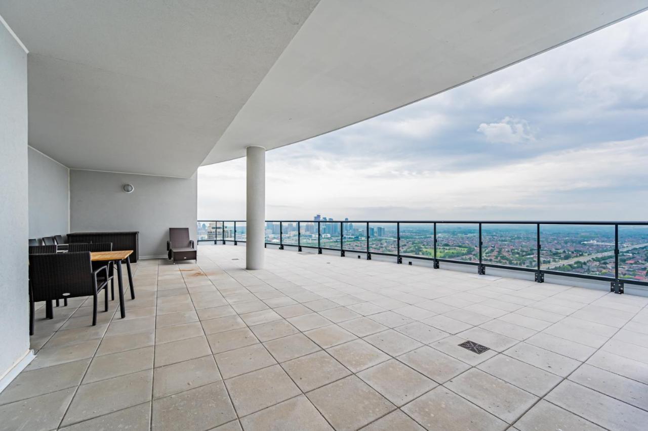 Amazing 3 Bed 4 Bath Penthouse With Roof Top Terrace Close To Airport Mississauga Eksteriør billede