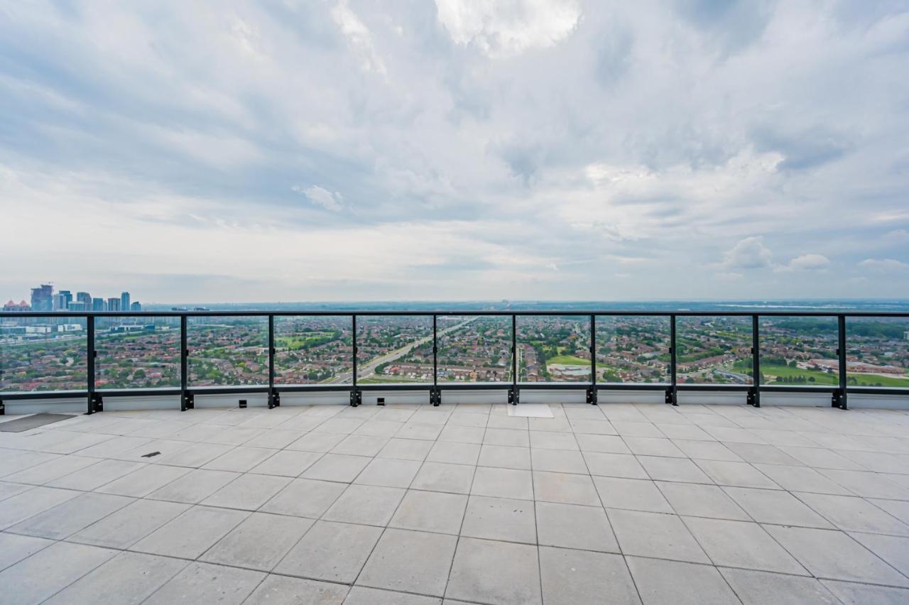 Amazing 3 Bed 4 Bath Penthouse With Roof Top Terrace Close To Airport Mississauga Eksteriør billede