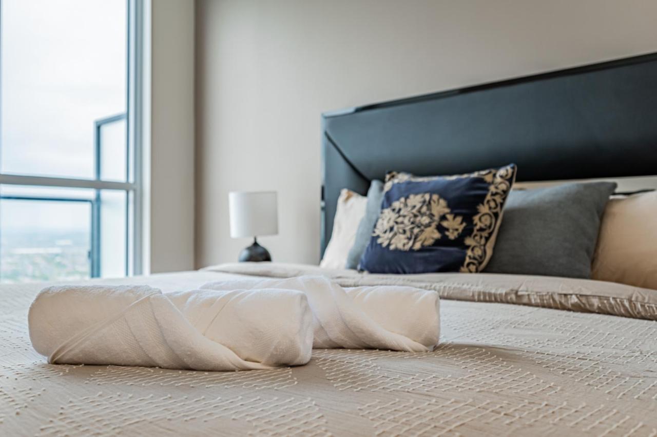 Amazing 3 Bed 4 Bath Penthouse With Roof Top Terrace Close To Airport Mississauga Eksteriør billede